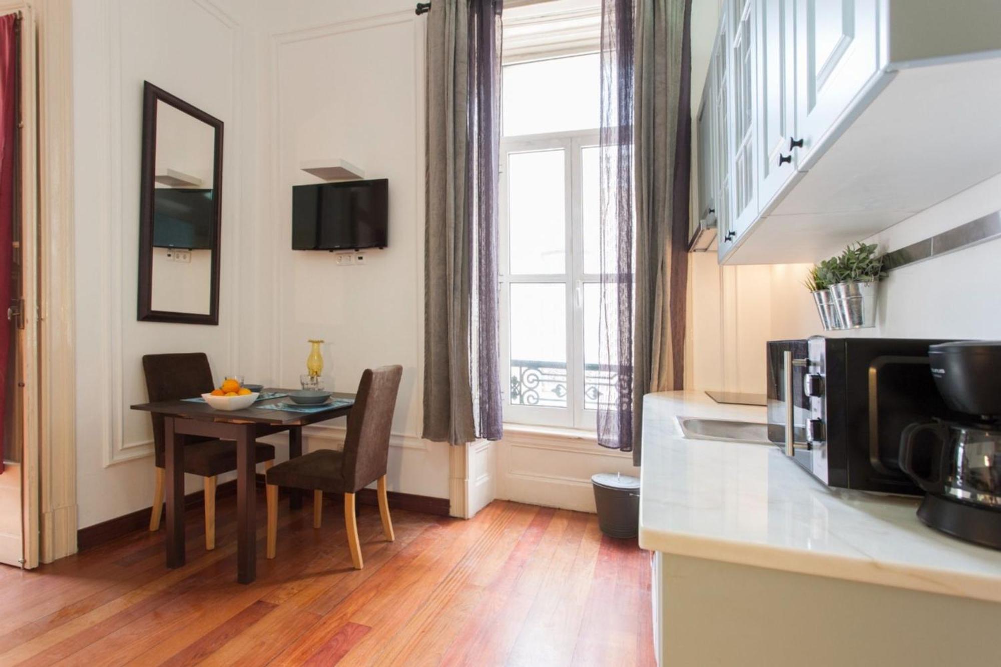 Appartement 1 Bedroom Located Heart Of *